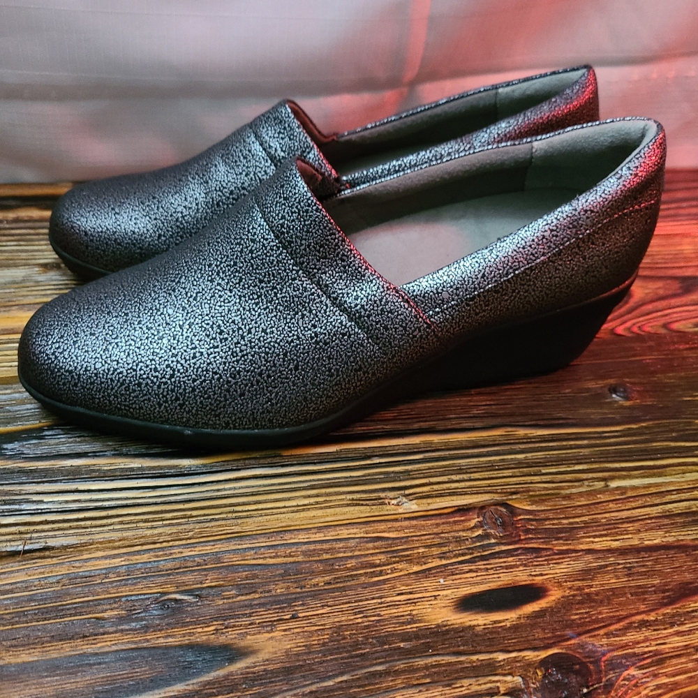 Life Stride Metallic Gray Loafers